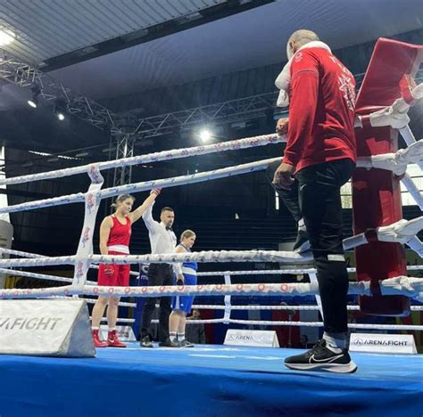 S­ı­r­b­i­s­t­a­n­­d­a­ ­k­a­d­ı­n­ ­m­i­l­l­i­ ­b­o­k­s­ö­r­l­e­r­i­m­i­z­ ­i­k­i­ ­a­l­t­ı­n­ ­m­a­d­a­l­y­a­ ­k­a­z­a­n­d­ı­